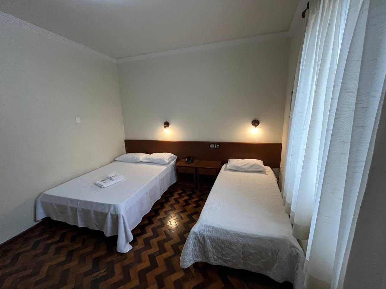 Tubarão Acomodare Hotel- Sob Nova Direcao מראה חיצוני תמונה