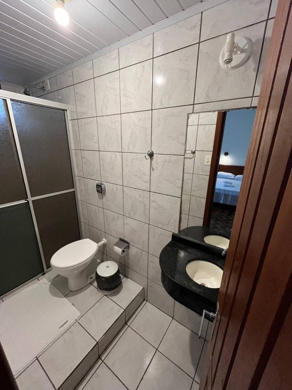 Tubarão Acomodare Hotel- Sob Nova Direcao מראה חיצוני תמונה