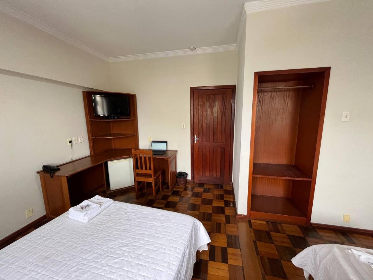 Tubarão Acomodare Hotel- Sob Nova Direcao מראה חיצוני תמונה